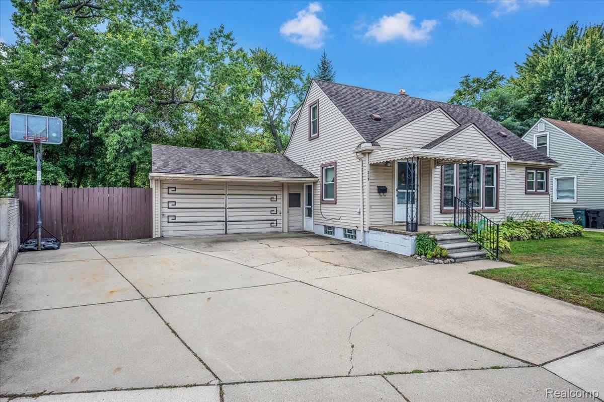 219 Adams Court