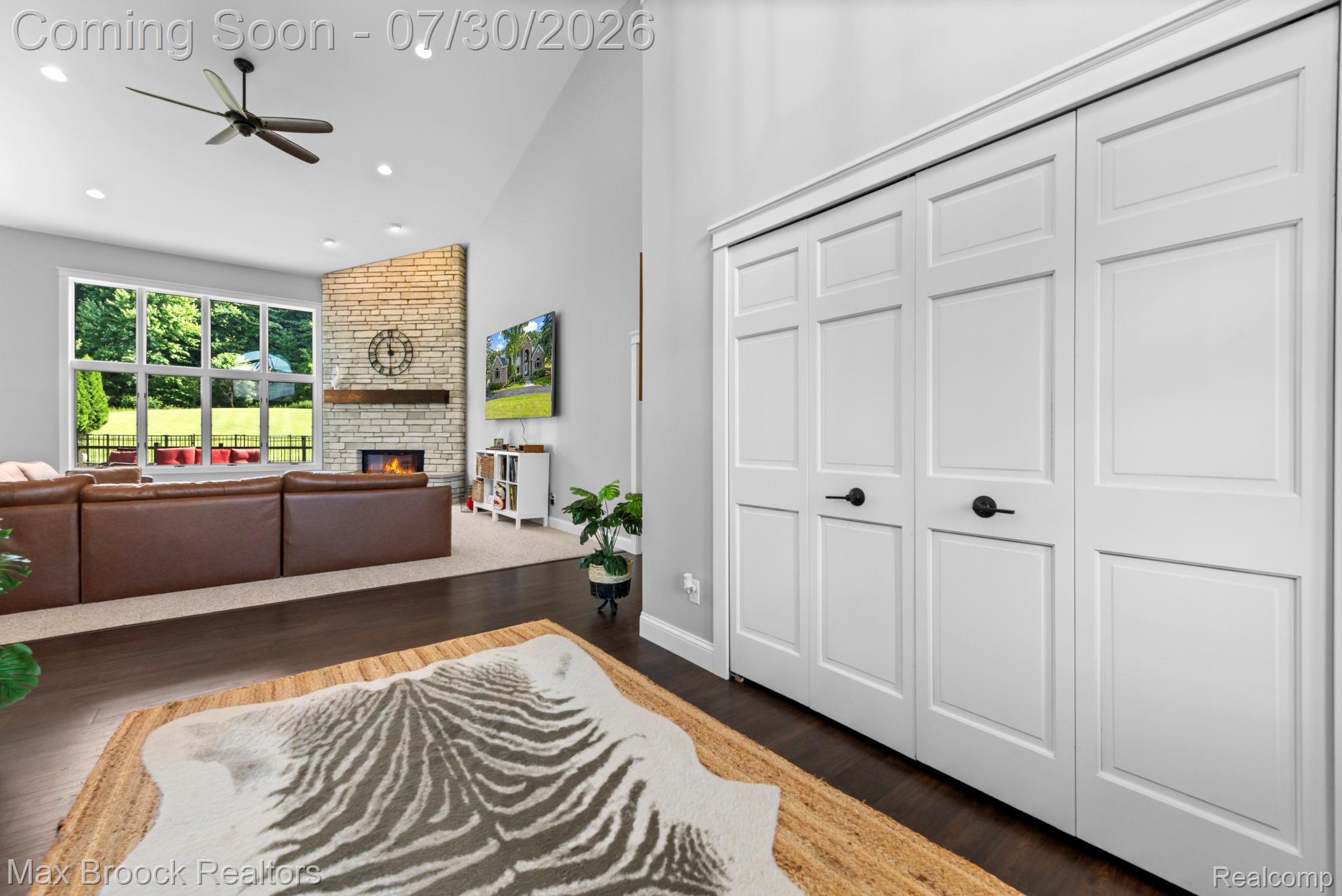 6827 Strawberry Lane
