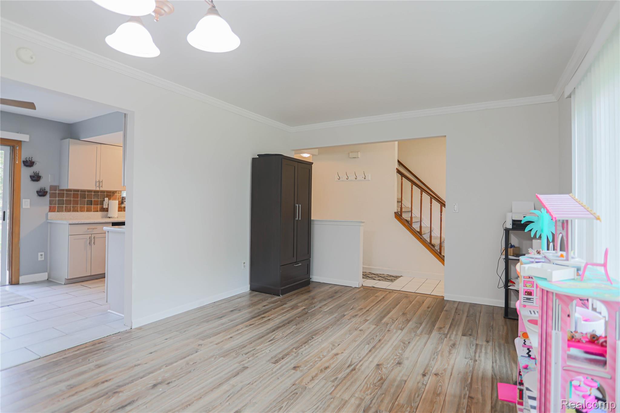 Waterford Charter Township, Michigan 48327, United States, 3 Bedrooms Bedrooms, ,2 BathroomsBathrooms,Residential,Active,185443