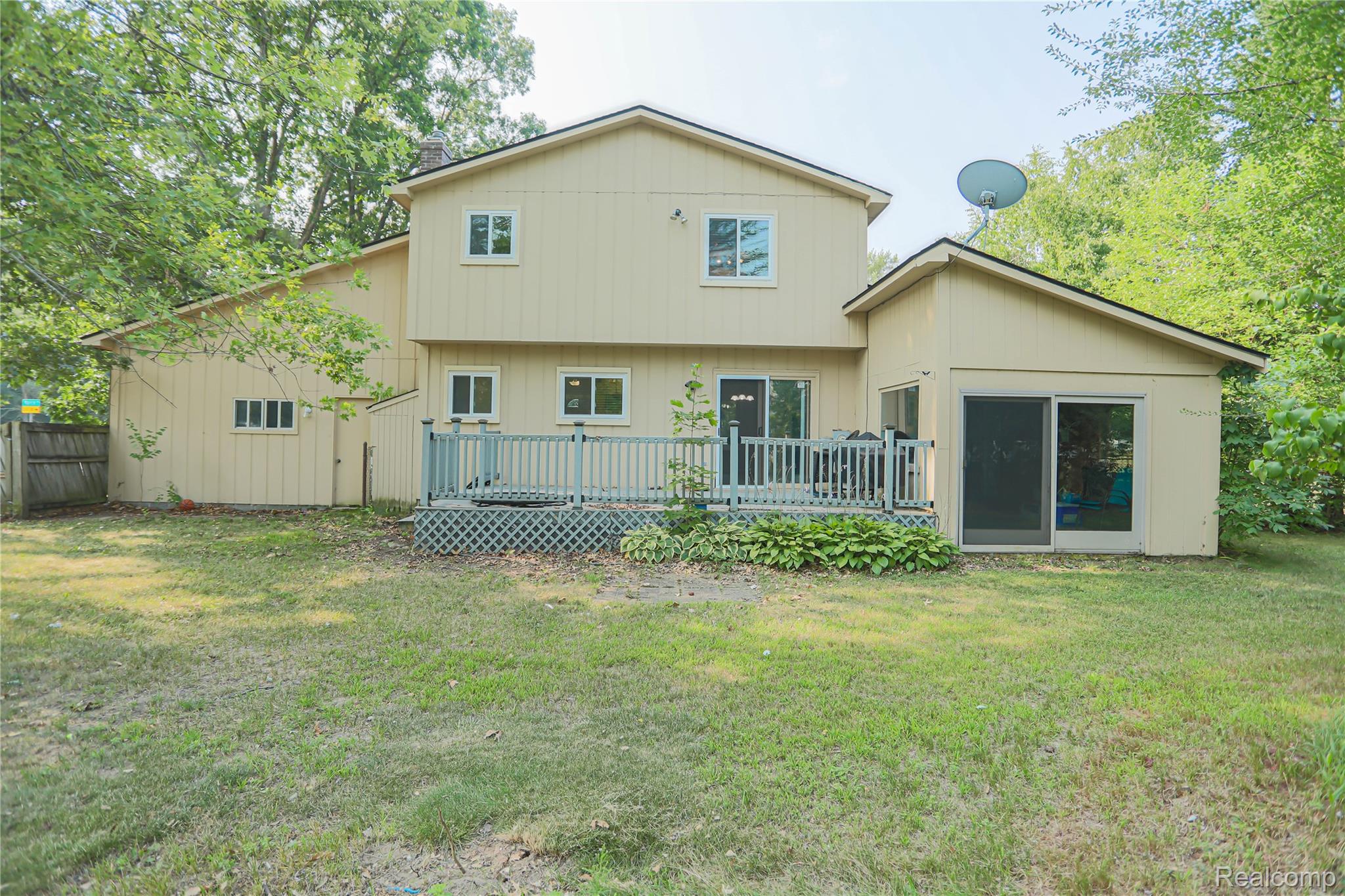 Waterford Charter Township, Michigan 48327, United States, 3 Bedrooms Bedrooms, ,2 BathroomsBathrooms,Residential,Active,185443