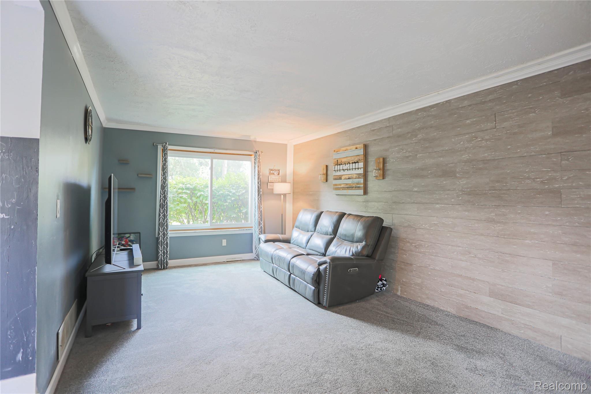 Waterford Charter Township, Michigan 48327, United States, 3 Bedrooms Bedrooms, ,2 BathroomsBathrooms,Residential,Active,185443