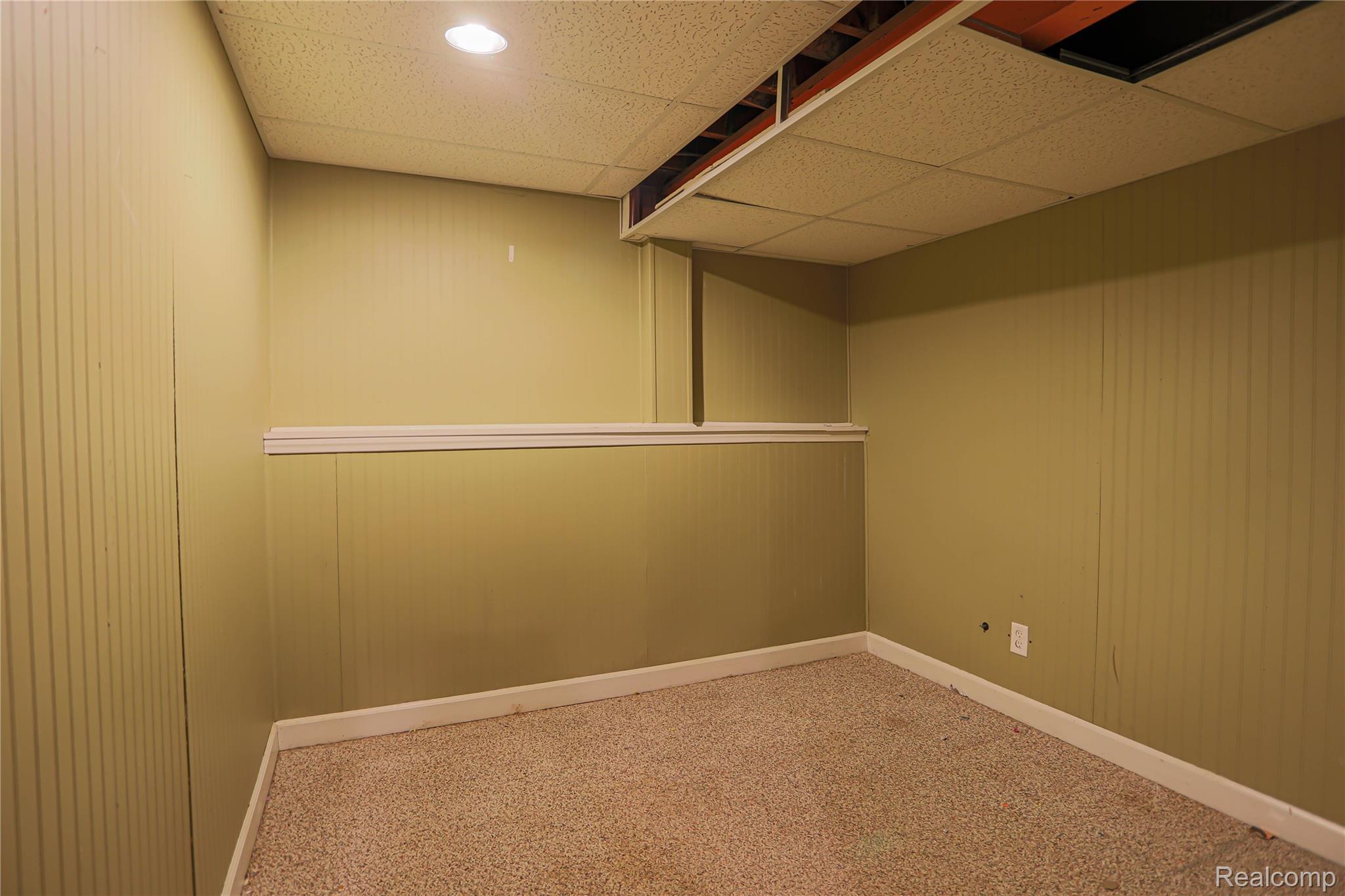 Waterford Charter Township, Michigan 48327, United States, 3 Bedrooms Bedrooms, ,2 BathroomsBathrooms,Residential,Active,185443