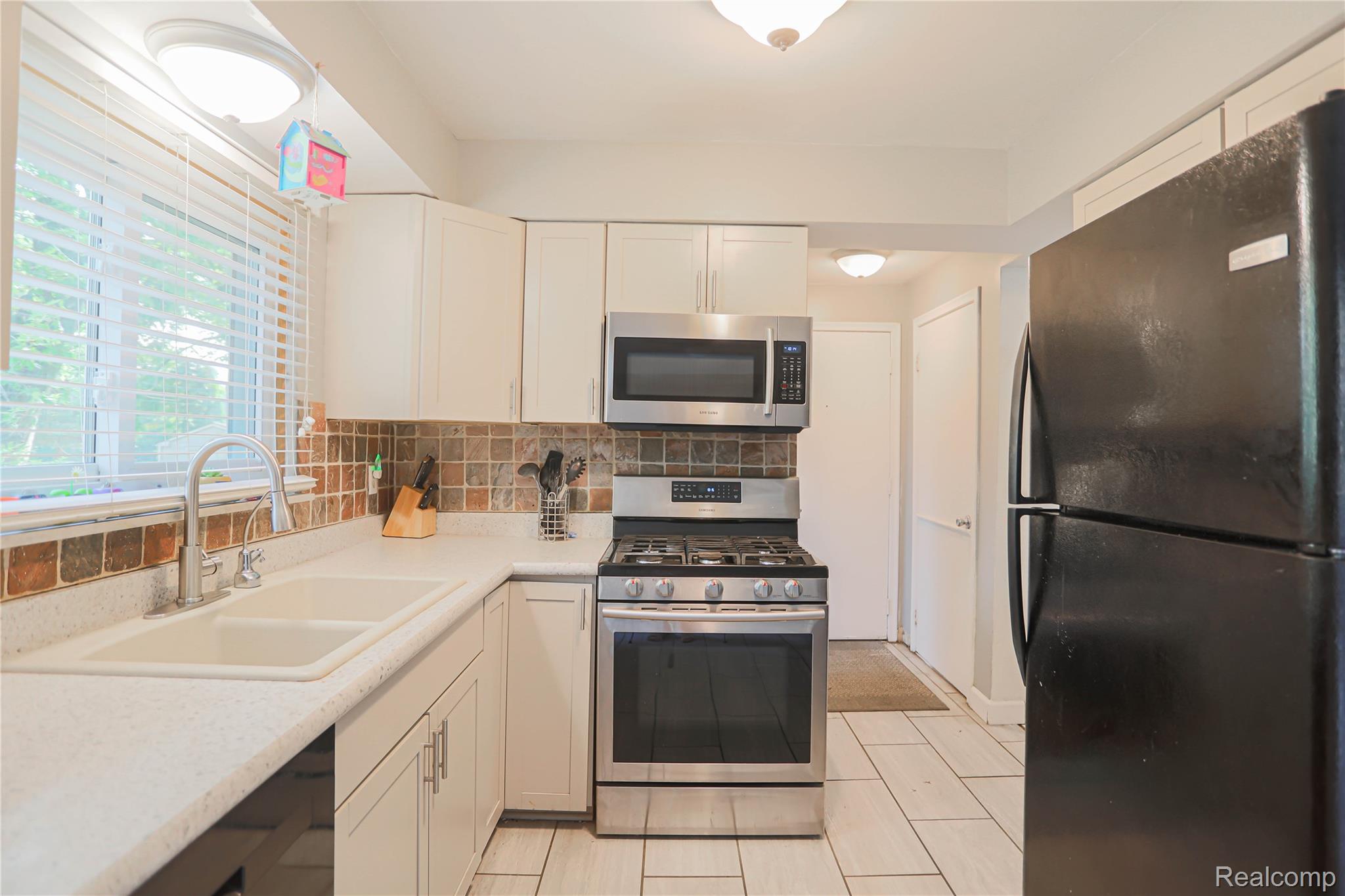 Waterford Charter Township, Michigan 48327, United States, 3 Bedrooms Bedrooms, ,2 BathroomsBathrooms,Residential,Active,185443