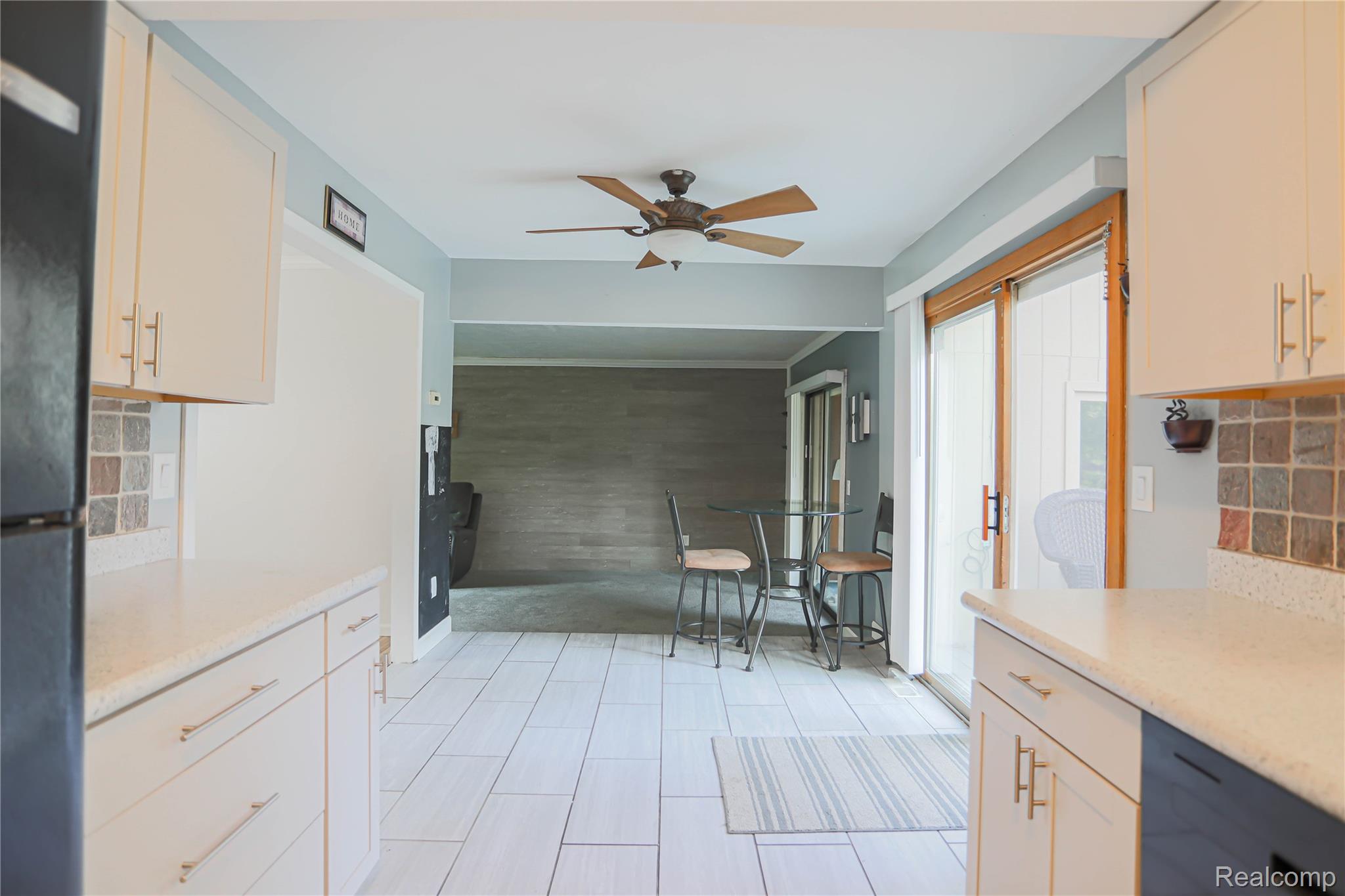 Waterford Charter Township, Michigan 48327, United States, 3 Bedrooms Bedrooms, ,2 BathroomsBathrooms,Residential,Active,185443