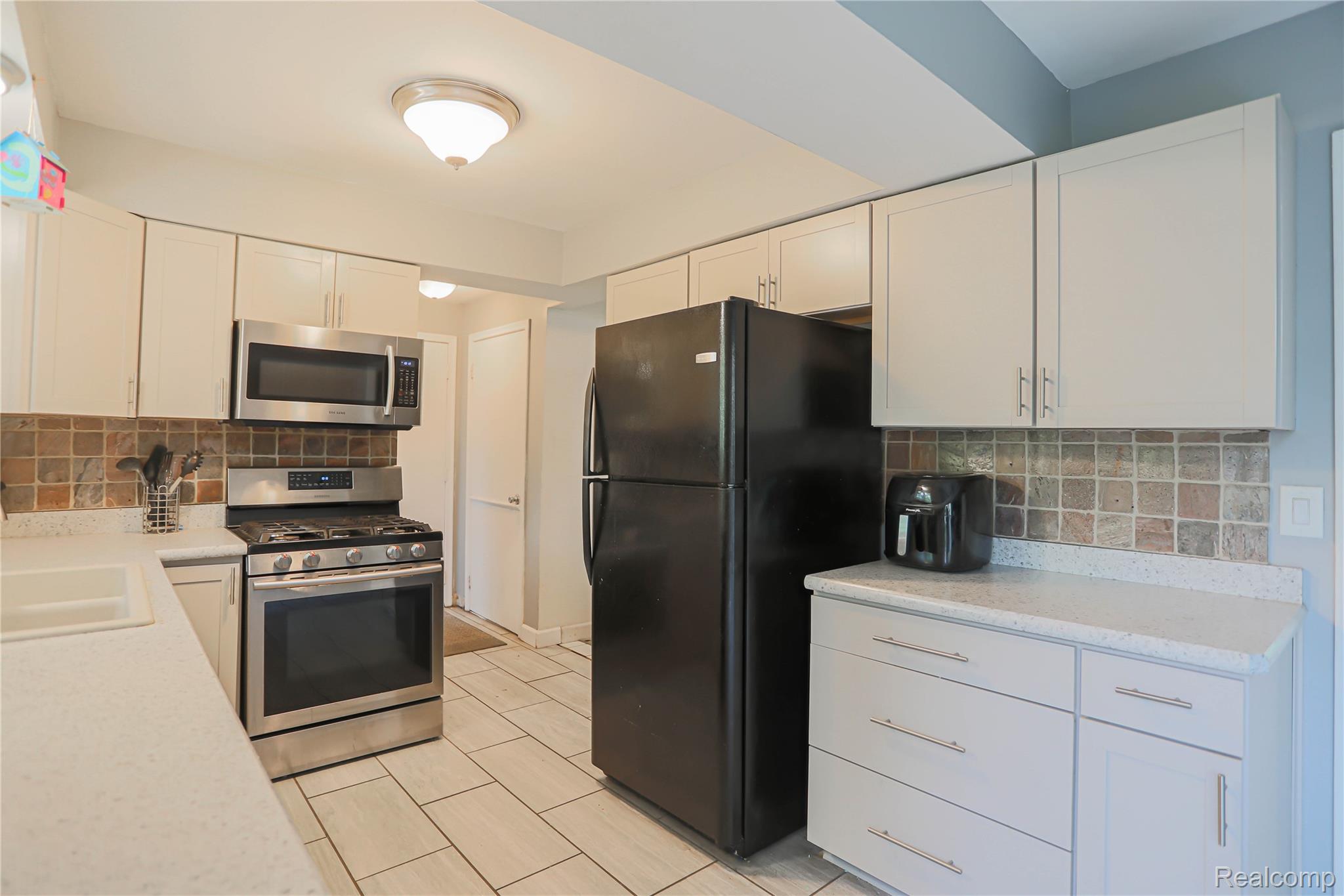 Waterford Charter Township, Michigan 48327, United States, 3 Bedrooms Bedrooms, ,2 BathroomsBathrooms,Residential,Active,185443