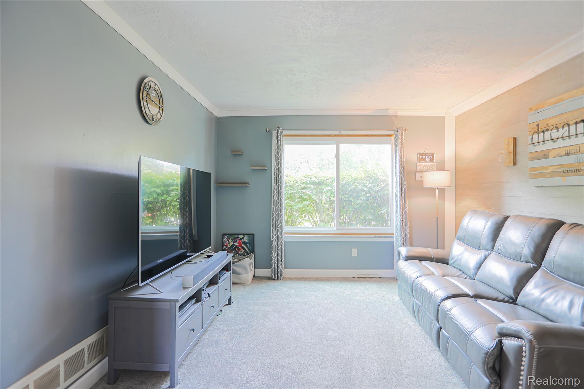 Waterford Charter Township, Michigan 48327, United States, 3 Bedrooms Bedrooms, ,2 BathroomsBathrooms,Residential,Active,185443