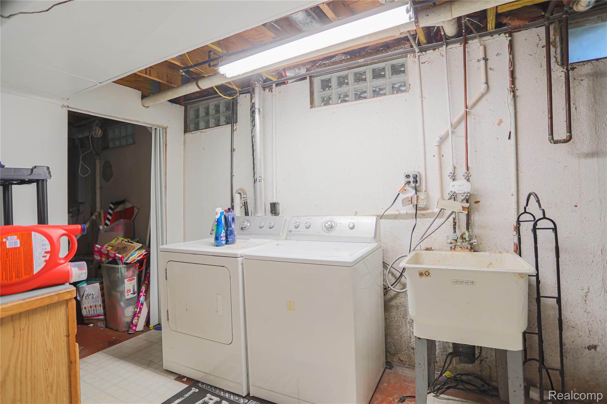 Waterford Charter Township, Michigan 48327, United States, 3 Bedrooms Bedrooms, ,2 BathroomsBathrooms,Residential,Active,185443