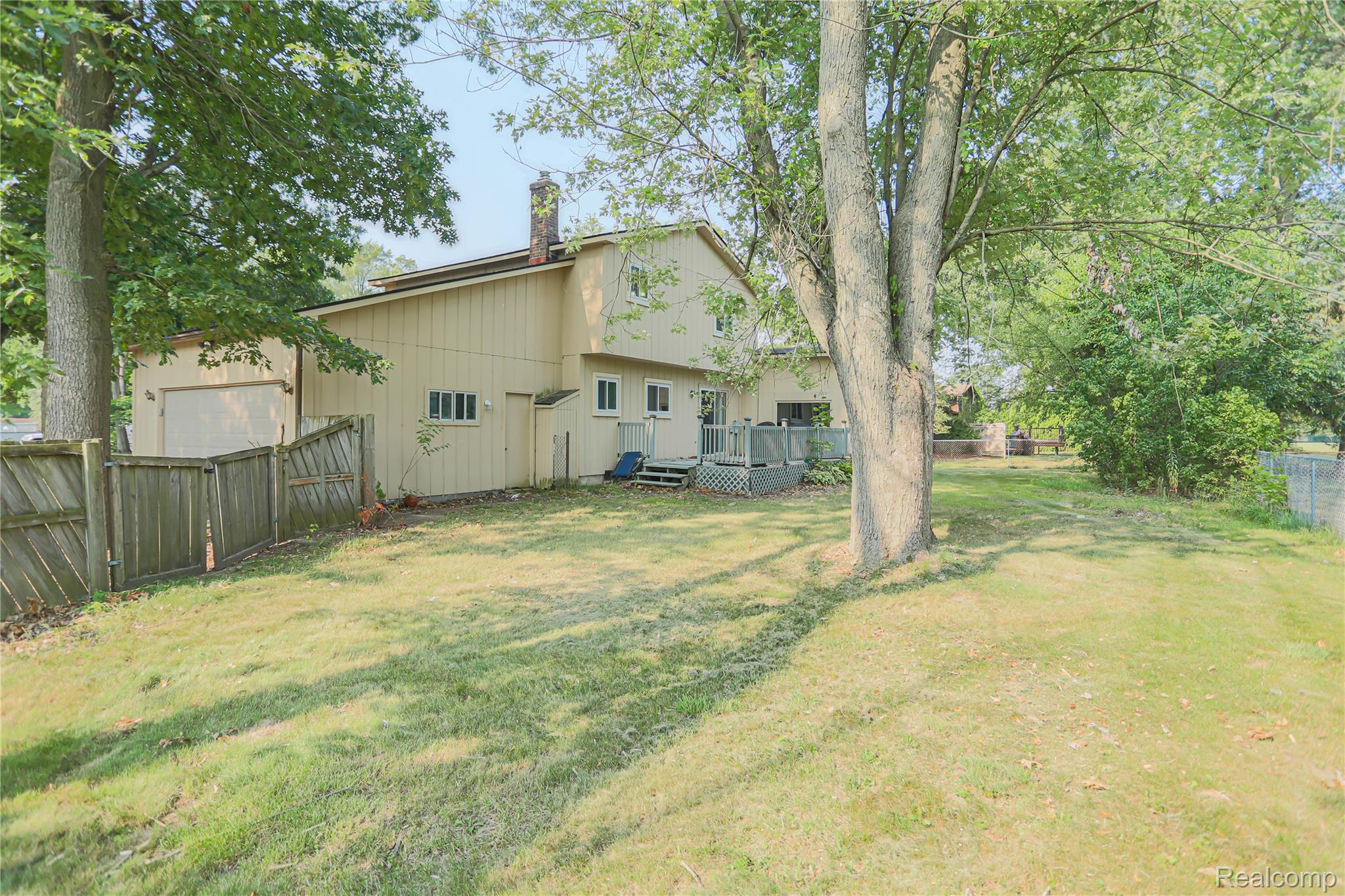 Waterford Charter Township, Michigan 48327, United States, 3 Bedrooms Bedrooms, ,2 BathroomsBathrooms,Residential,Active,185443