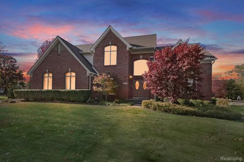 6573 Tree Knoll Drive Troy City MI 48098