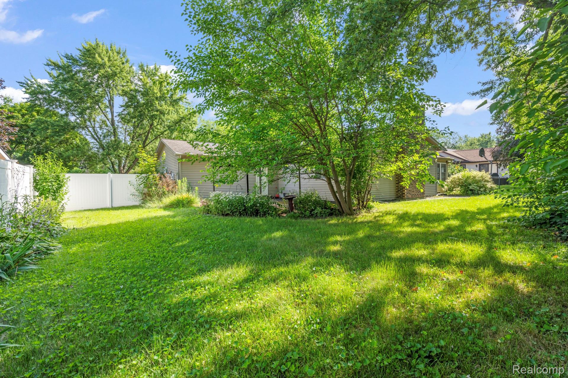 609 N Wickshire Lane