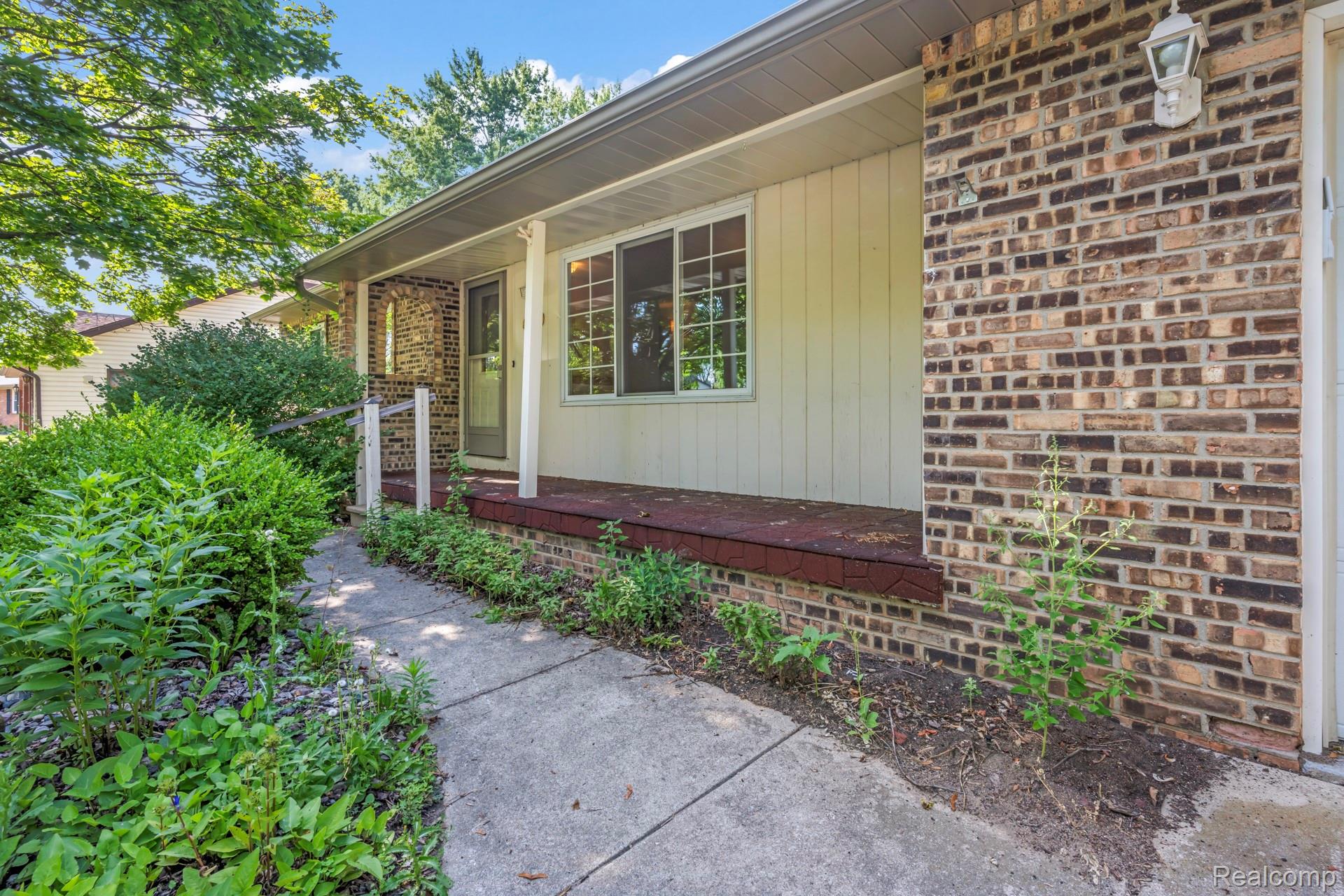 609 N Wickshire Lane