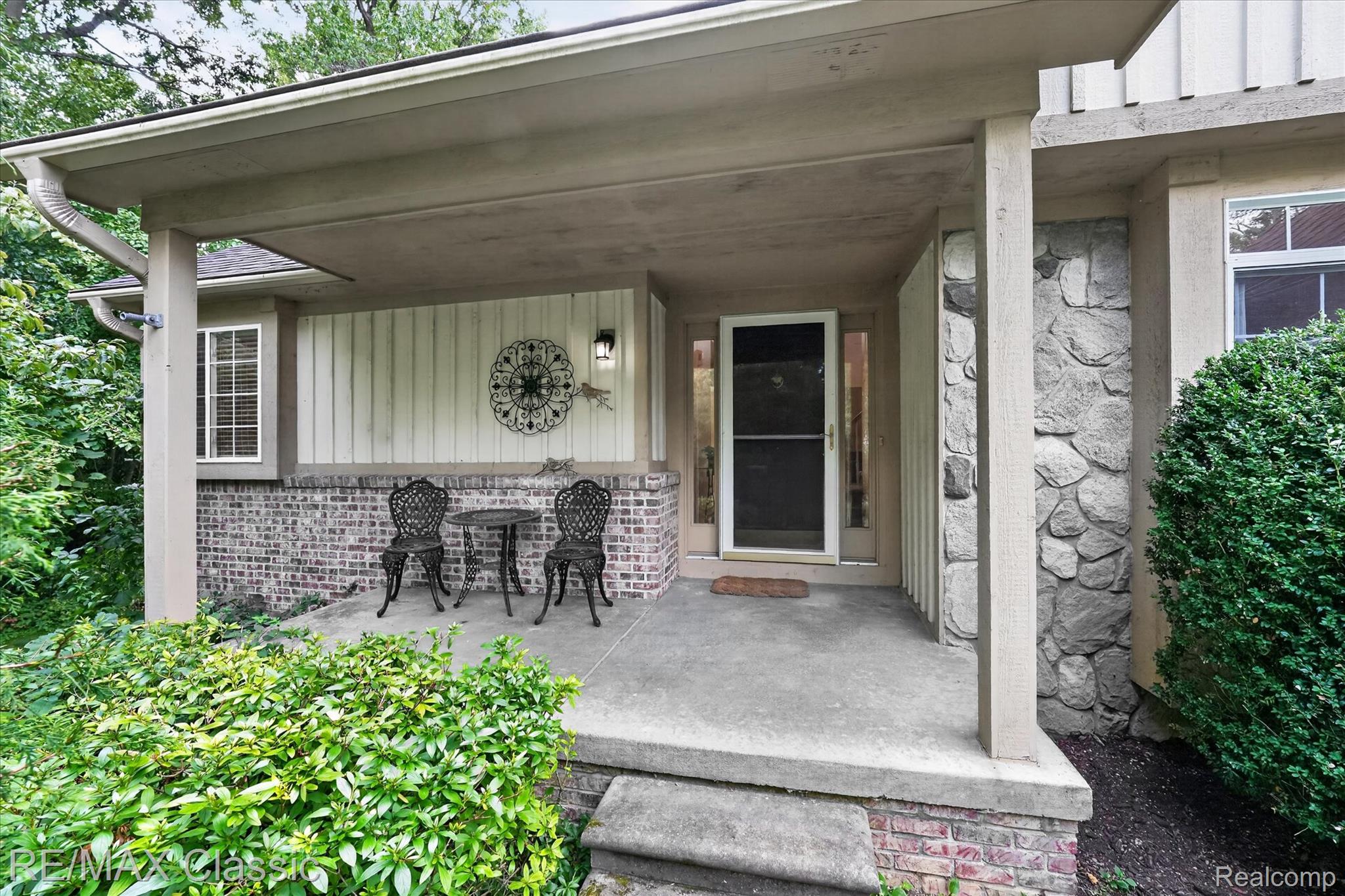 6280 Whispering Meadows Drive