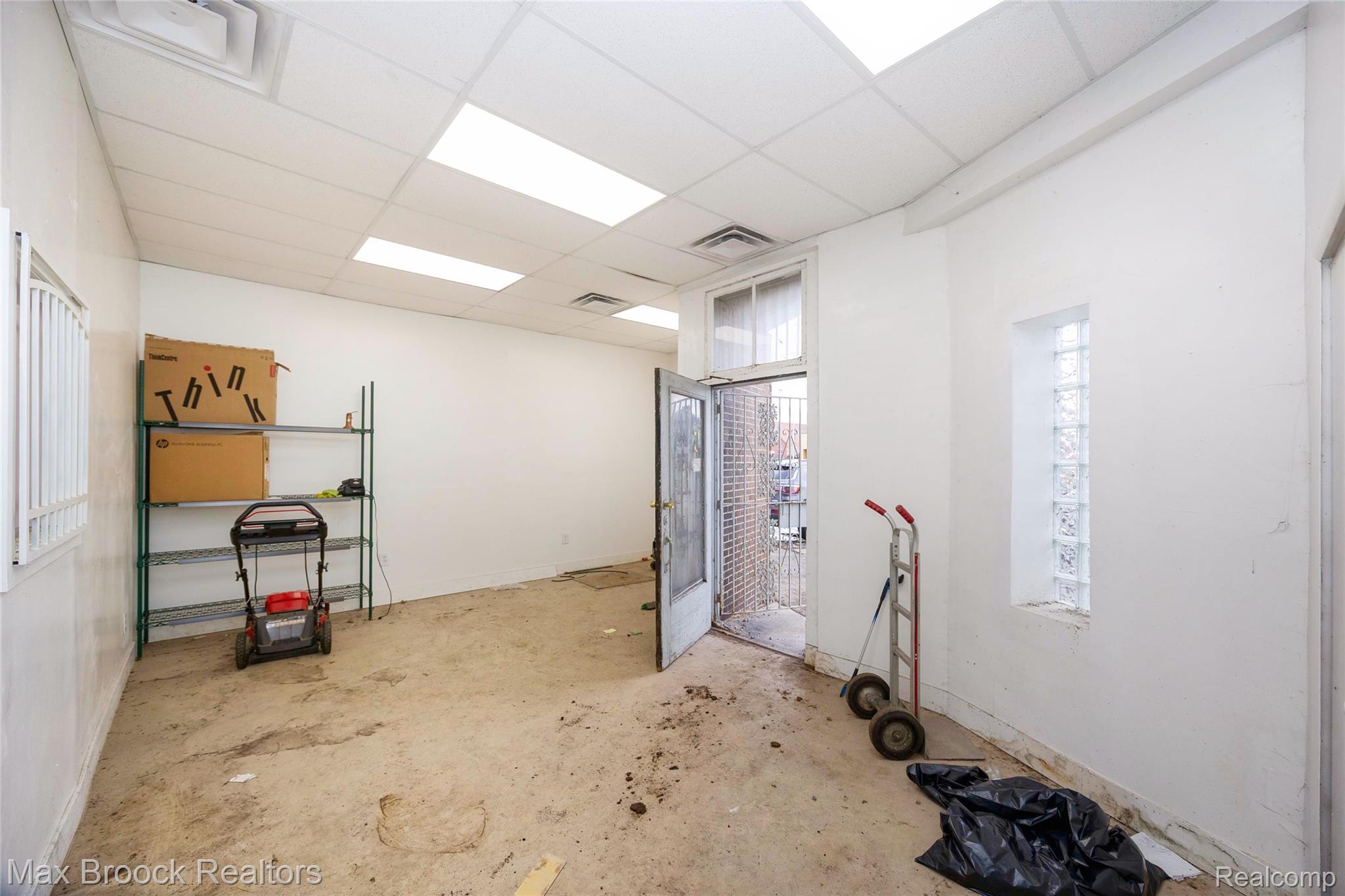 13940 Gratiot Avenue