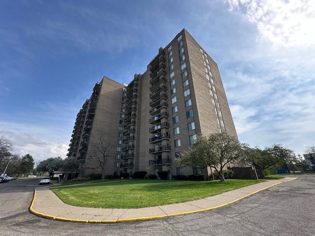 16400 N PARK Drive 406