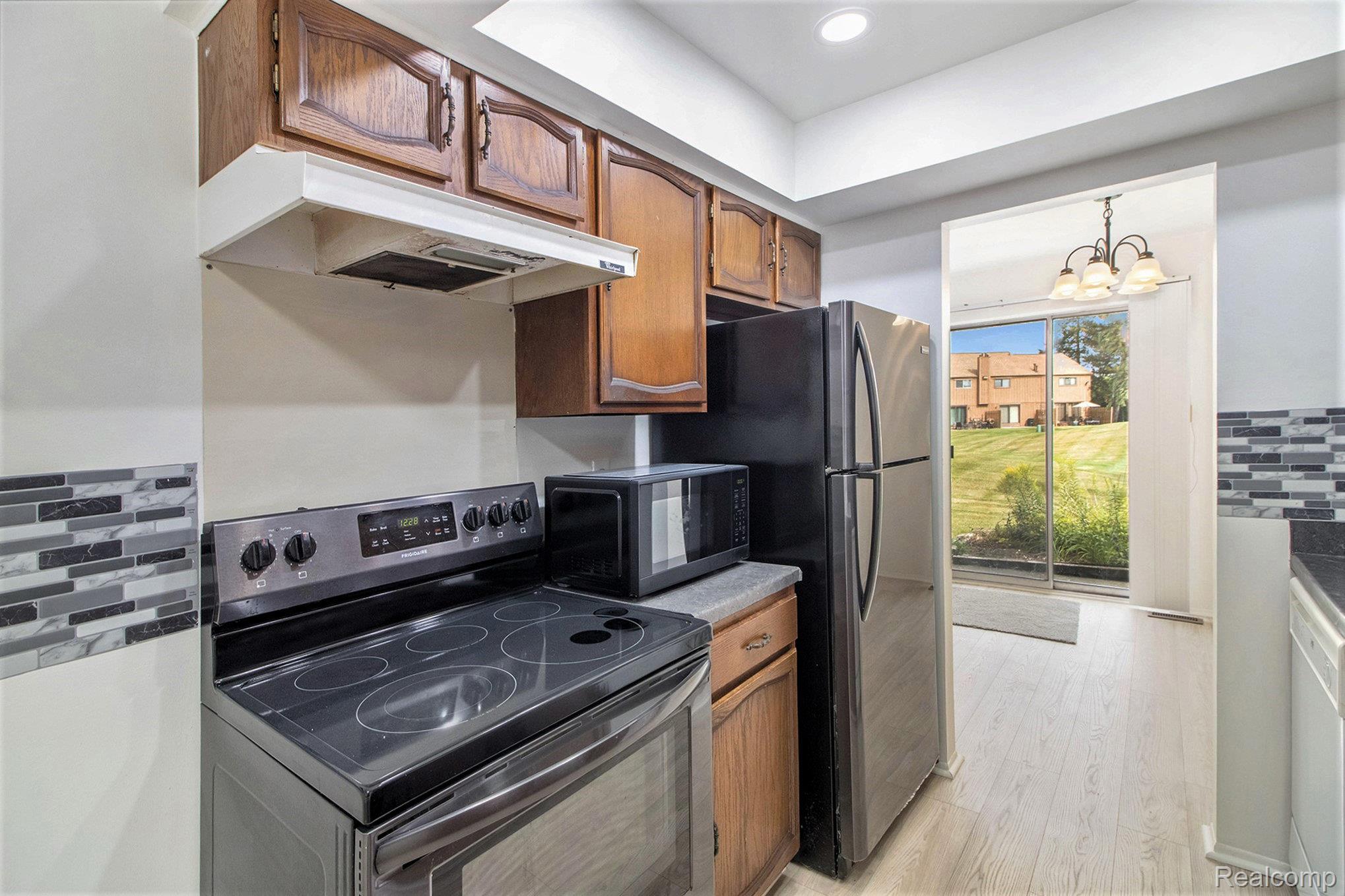 Southfield City, Michigan 48076, United States, 2 Bedrooms Bedrooms, ,2 BathroomsBathrooms,Residential,Active,216781