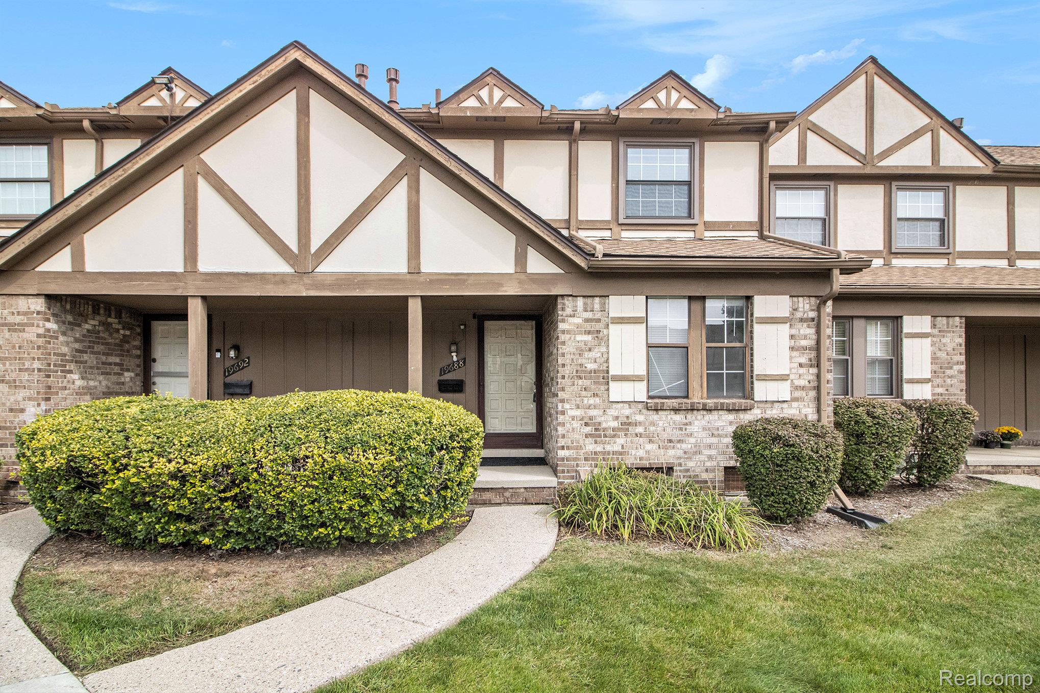 Southfield City, Michigan 48076, United States, 2 Bedrooms Bedrooms, ,2 BathroomsBathrooms,Residential,Active,216781