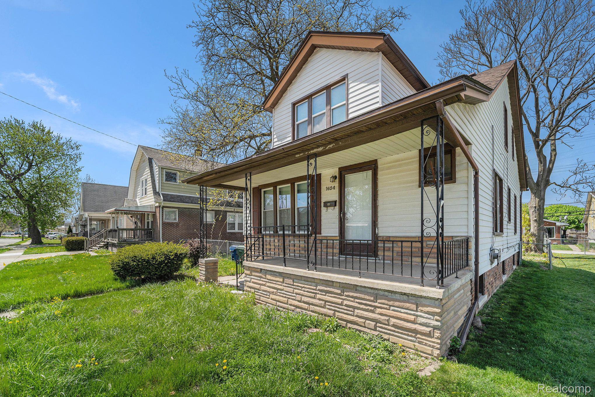 1654 CHANDLER Avenue