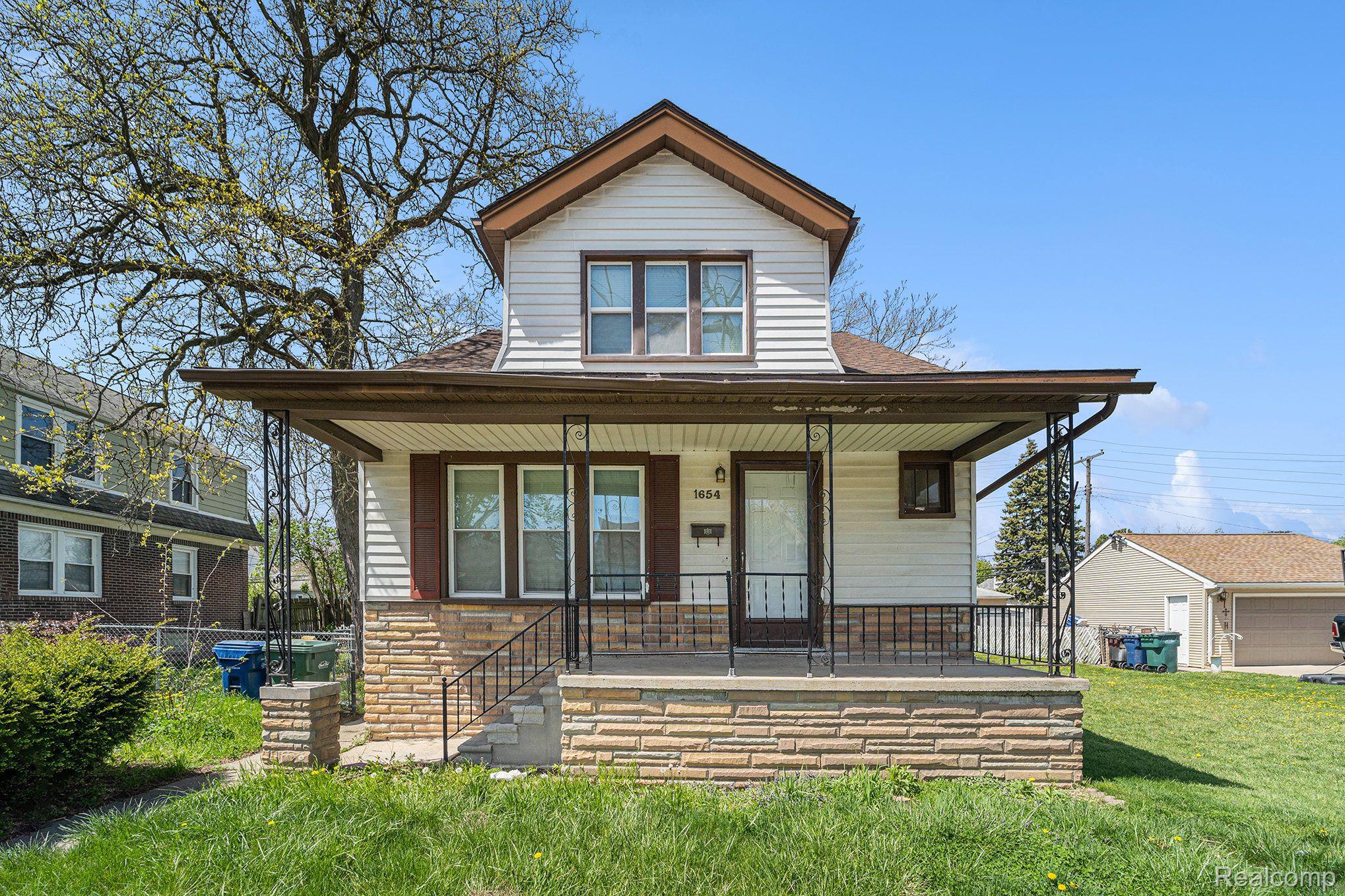 1654 CHANDLER Avenue