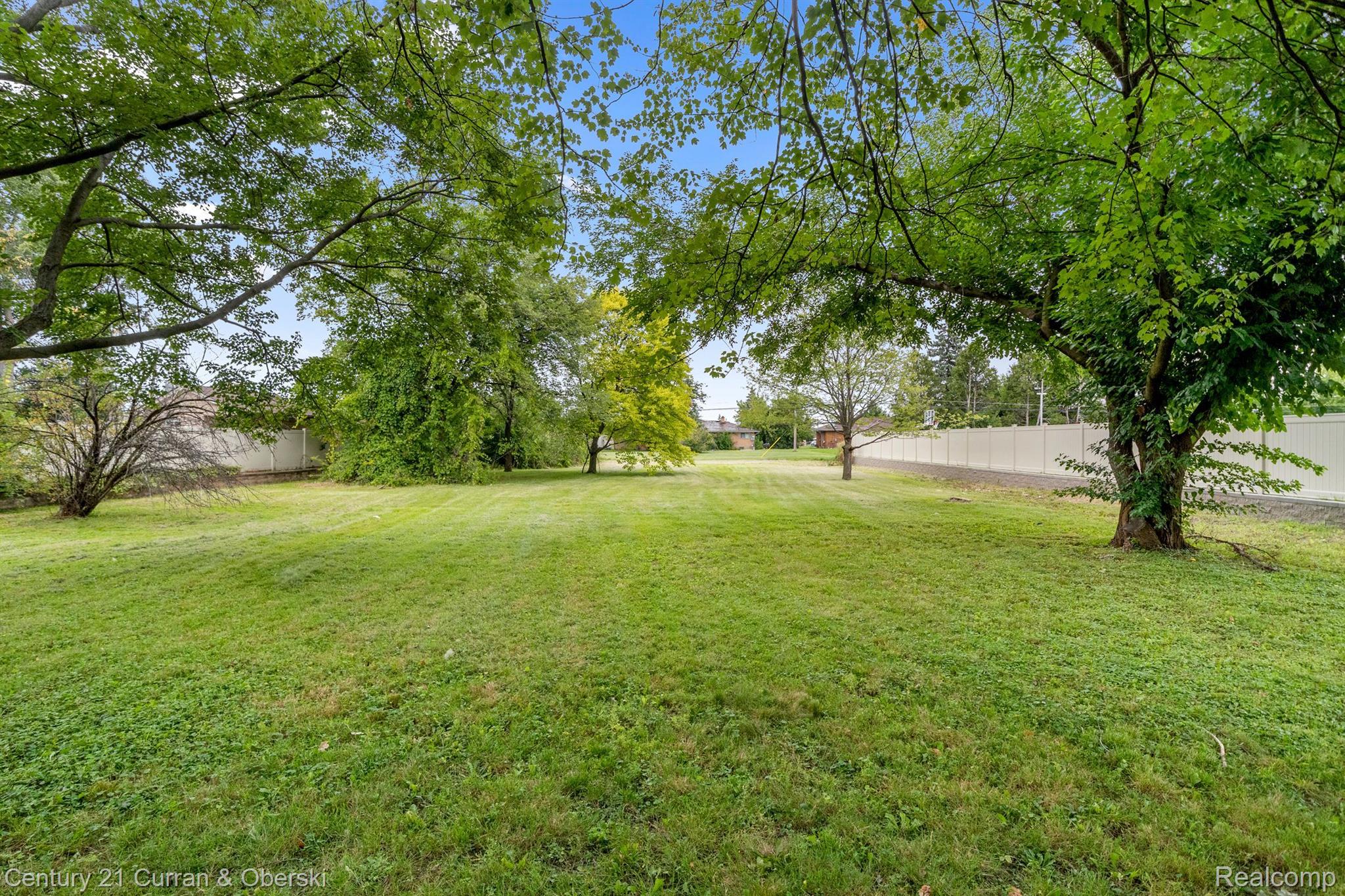27210 DOXTATOR Street