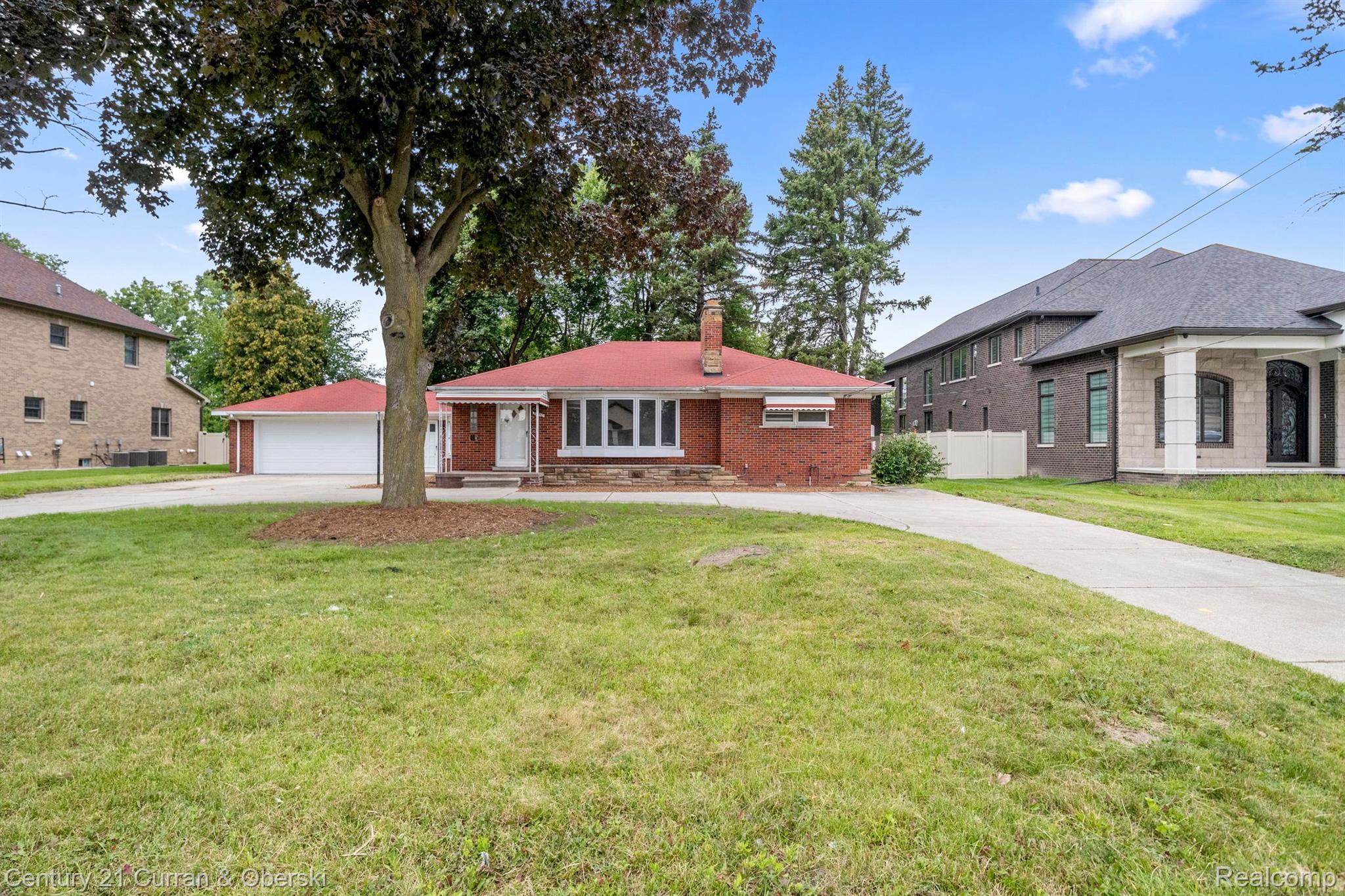 27210 DOXTATOR Street