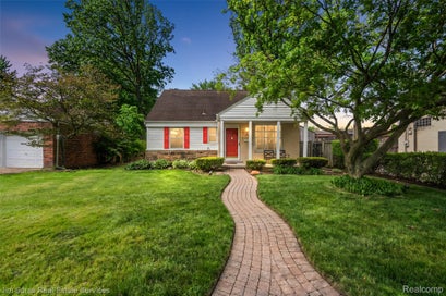 2371 Allard Avenue Grosse Pointe Woods City MI 48236