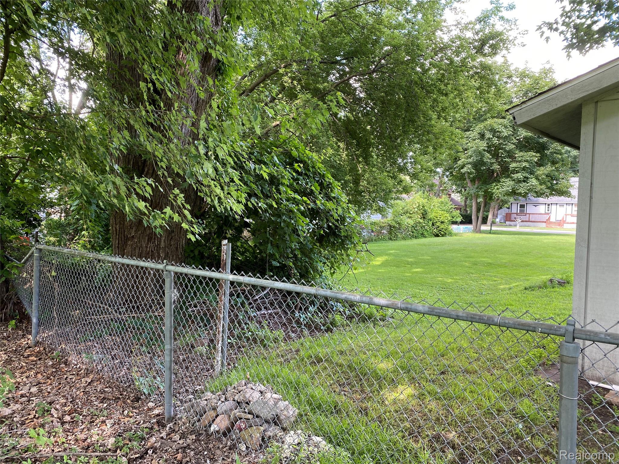 2428 Willow Beach Street