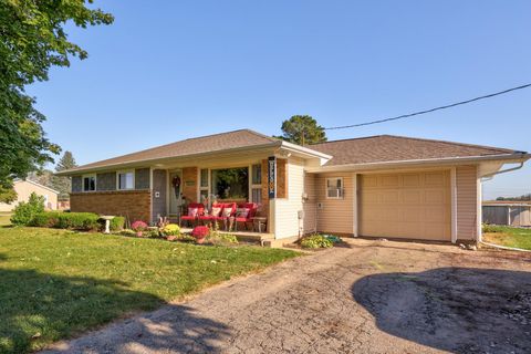 Photo of 920 W Vassar Road, Blumfield Township, MI 48757 (MLS # 61050190652)