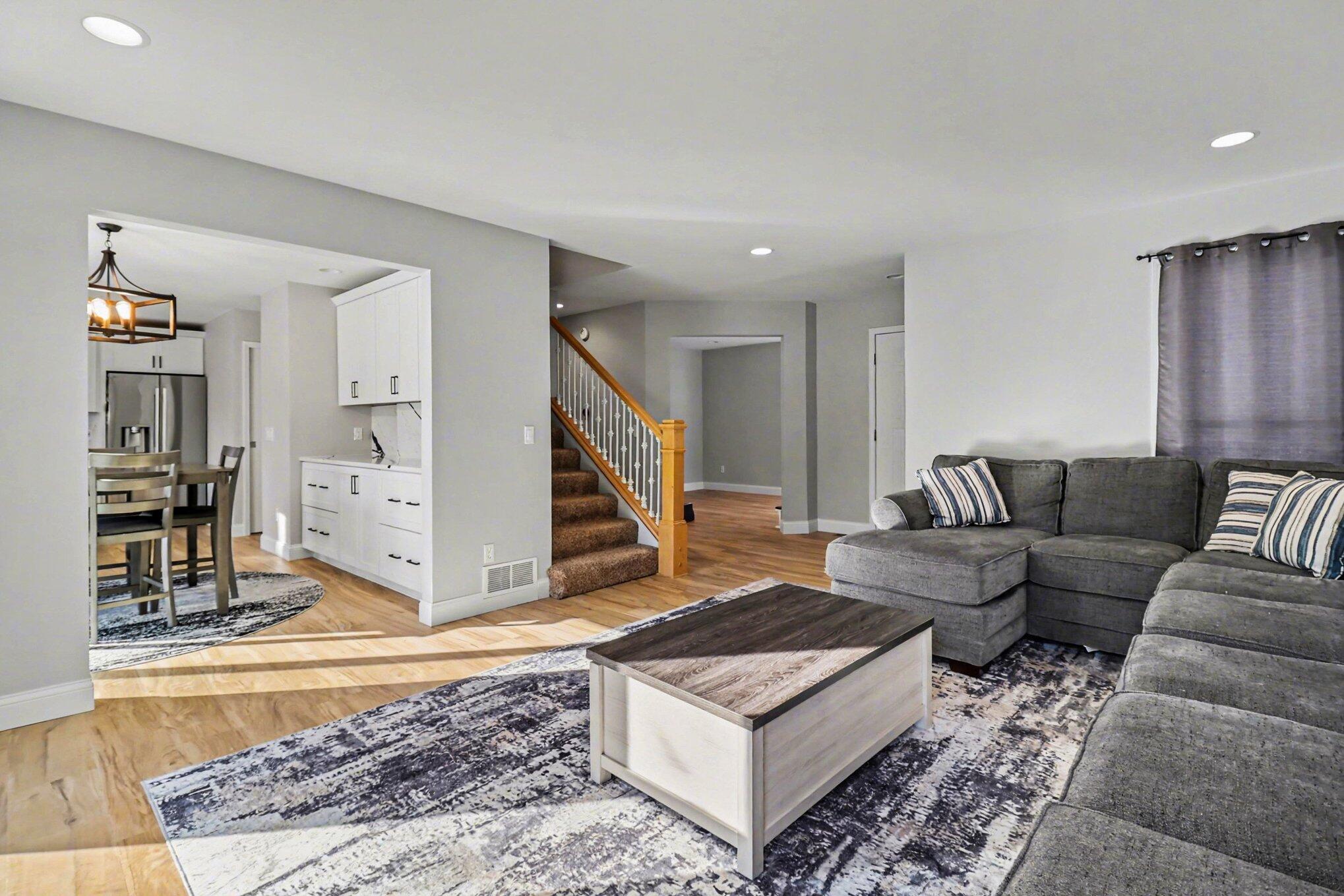 1854 Tall Oaks Drive W