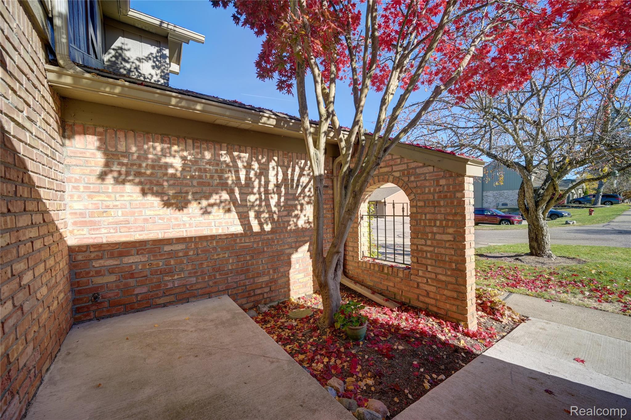 1946 White Birch Court