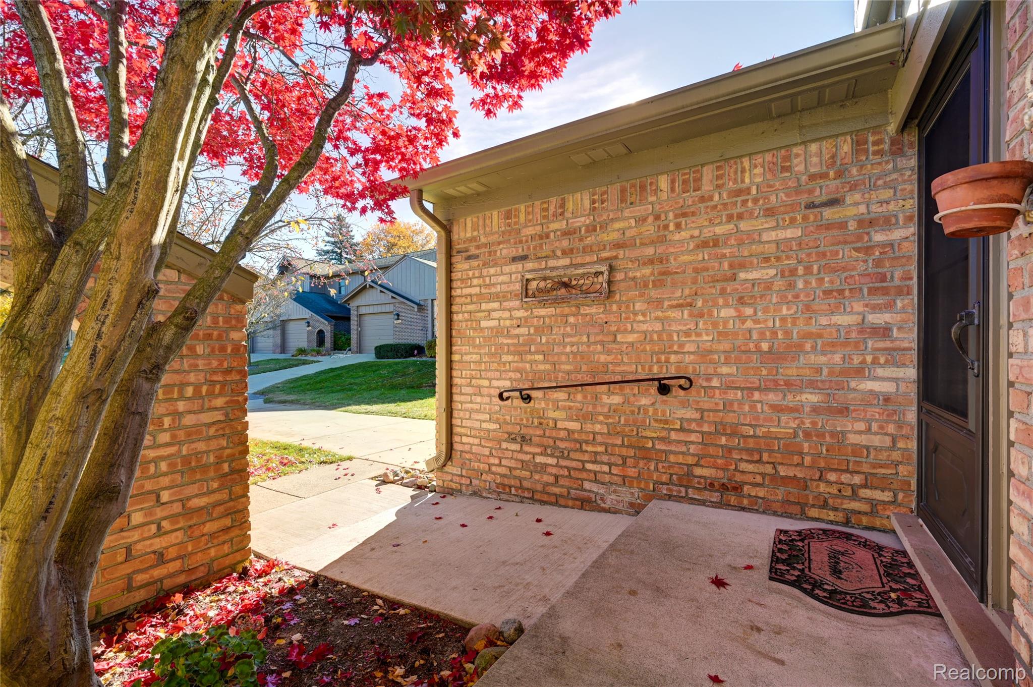 1946 White Birch Court