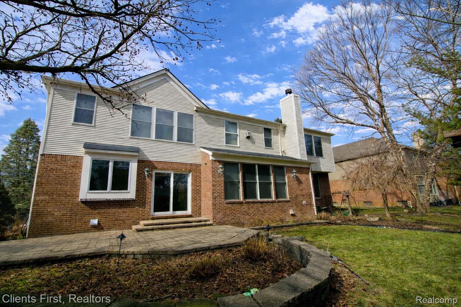 48318 Manhattan Circle