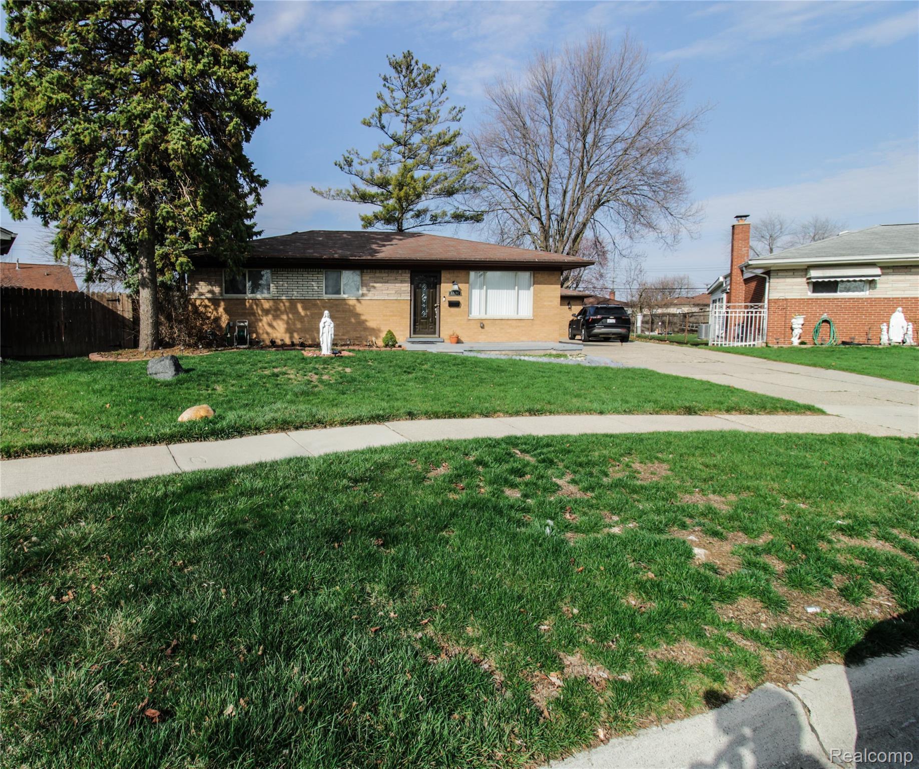 32792 Ridgefield Avenue