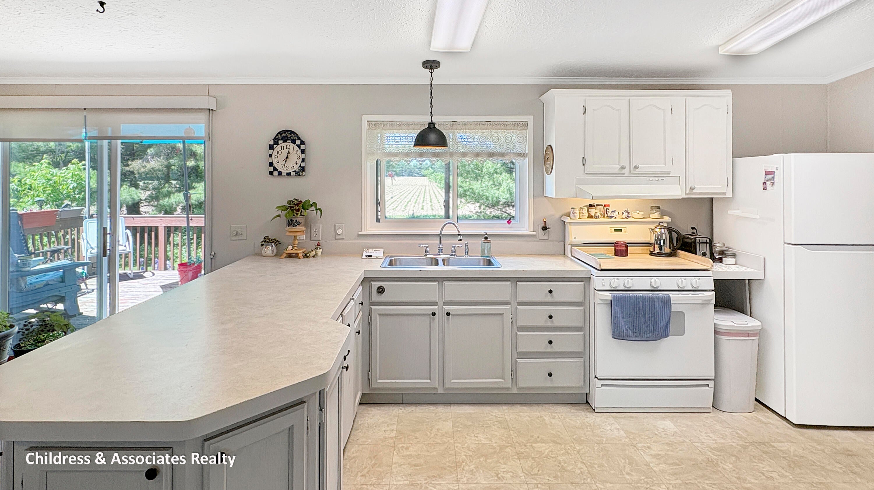 13675 Iris Lane