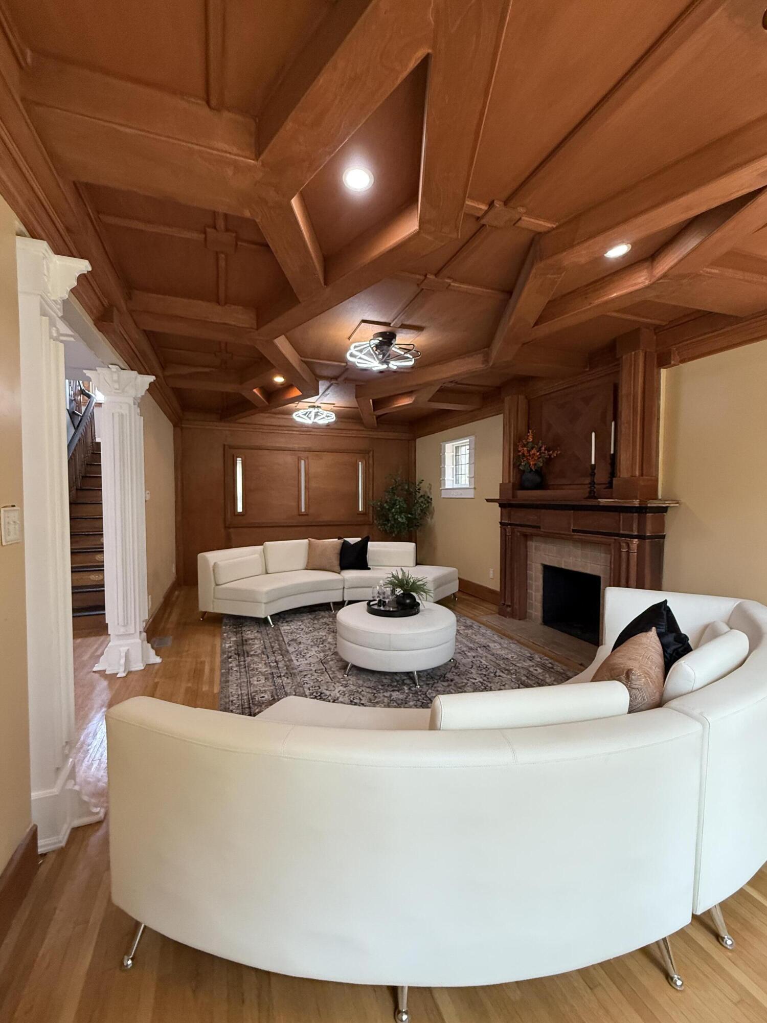 1646 W Chicago