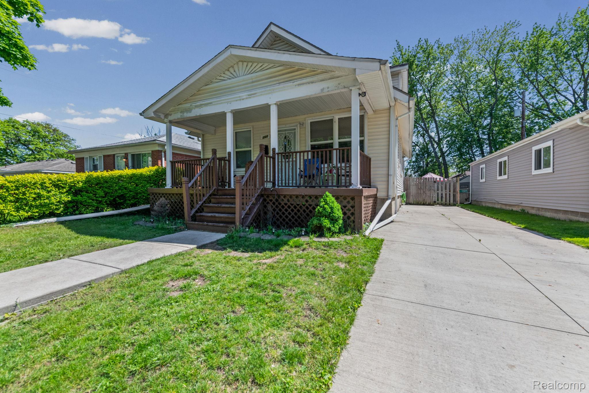 1127 Detroit Avenue