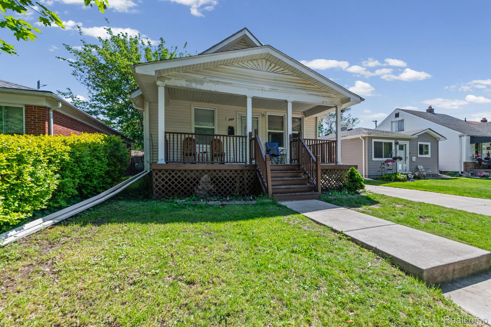 1127 Detroit Avenue