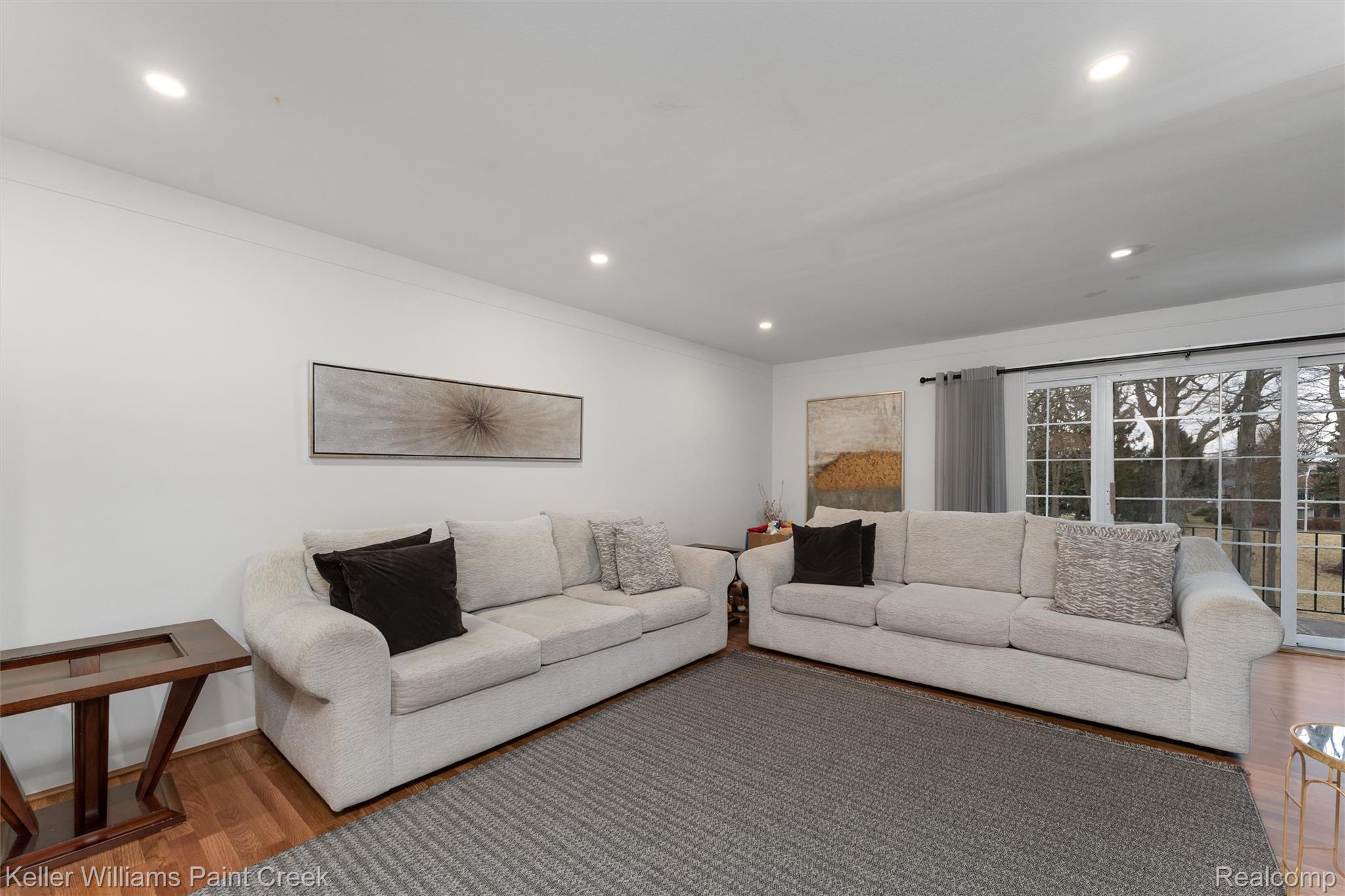 433 Fox Hills Drive S 5