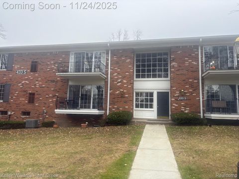 433 Fox Hills Drive S 5 Bloomfield Hills City MI 48304