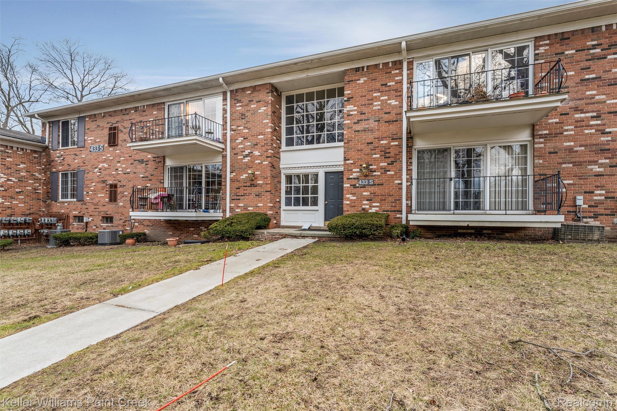 433 Fox Hills Drive S 5