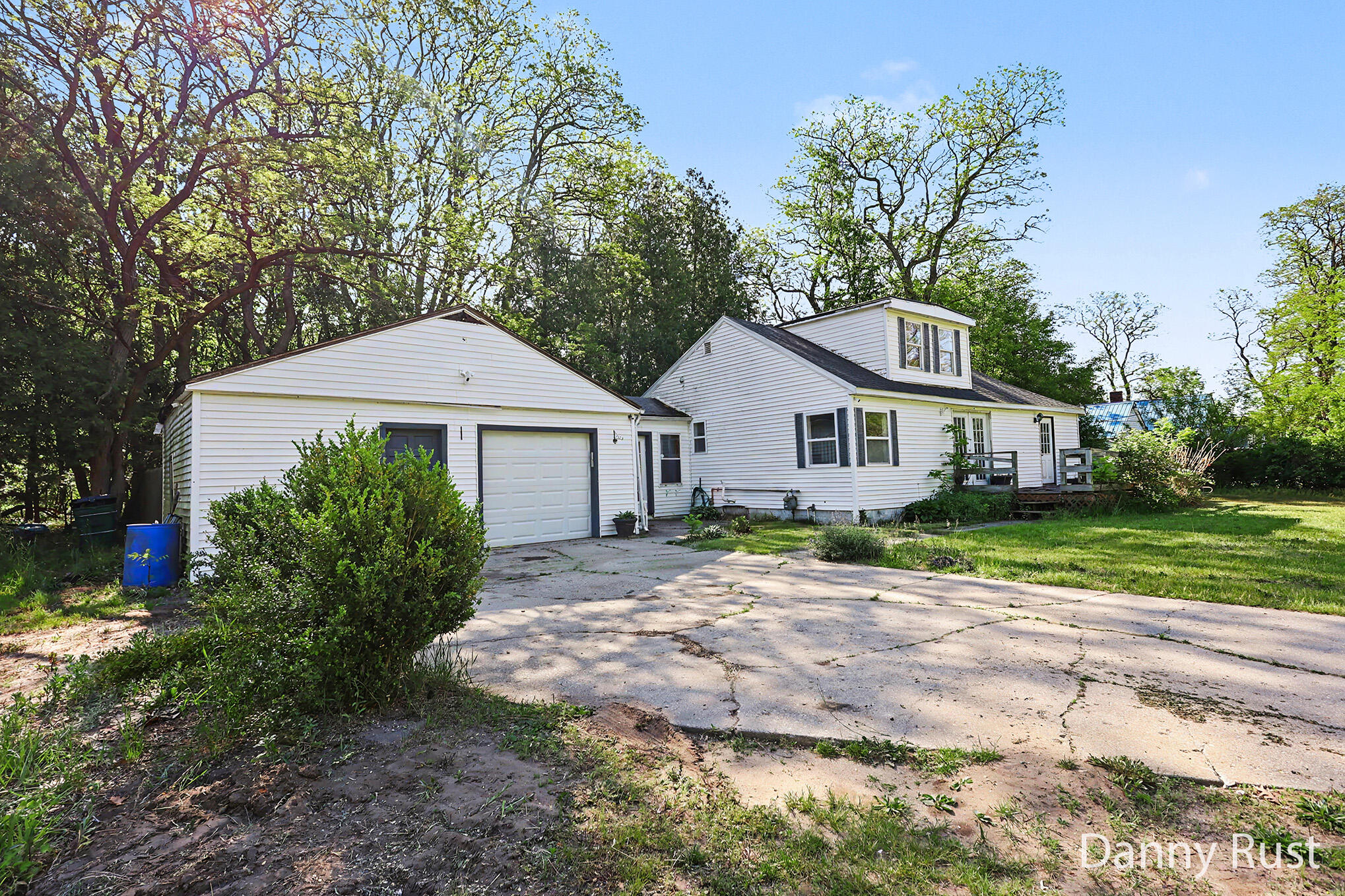 1430 Delz Drive