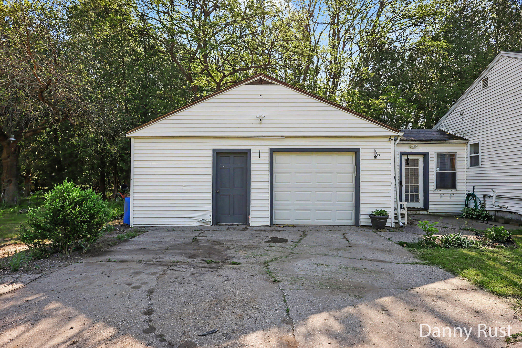 1430 Delz Drive