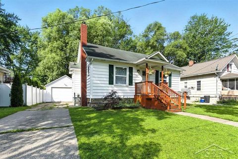 122 E Collins Street Midland City MI 48640