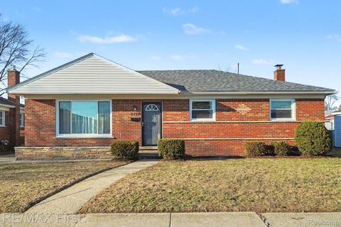 11175 Sunburst Avenue Warren City MI 48089