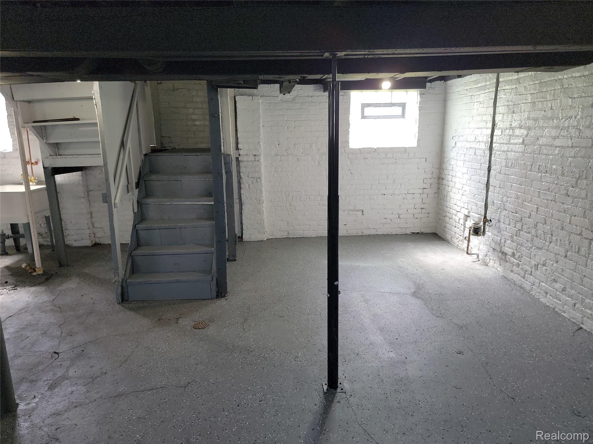 Detroit, Michigan 48215, United States, 4 Bedrooms Bedrooms, ,1 BathroomBathrooms,Residential,Active,252860