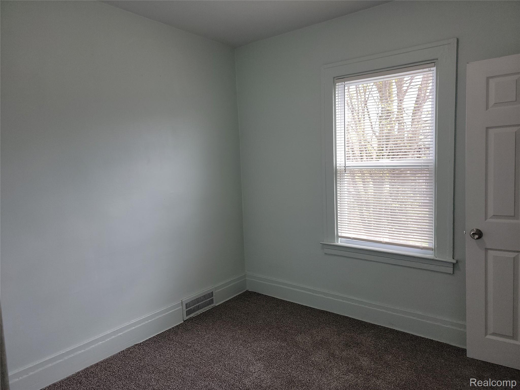 Detroit, Michigan 48215, United States, 4 Bedrooms Bedrooms, ,1 BathroomBathrooms,Residential,Active,252860