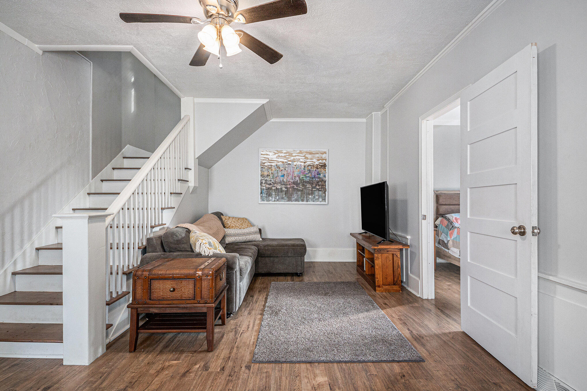 318 Hogadone Avenue SW