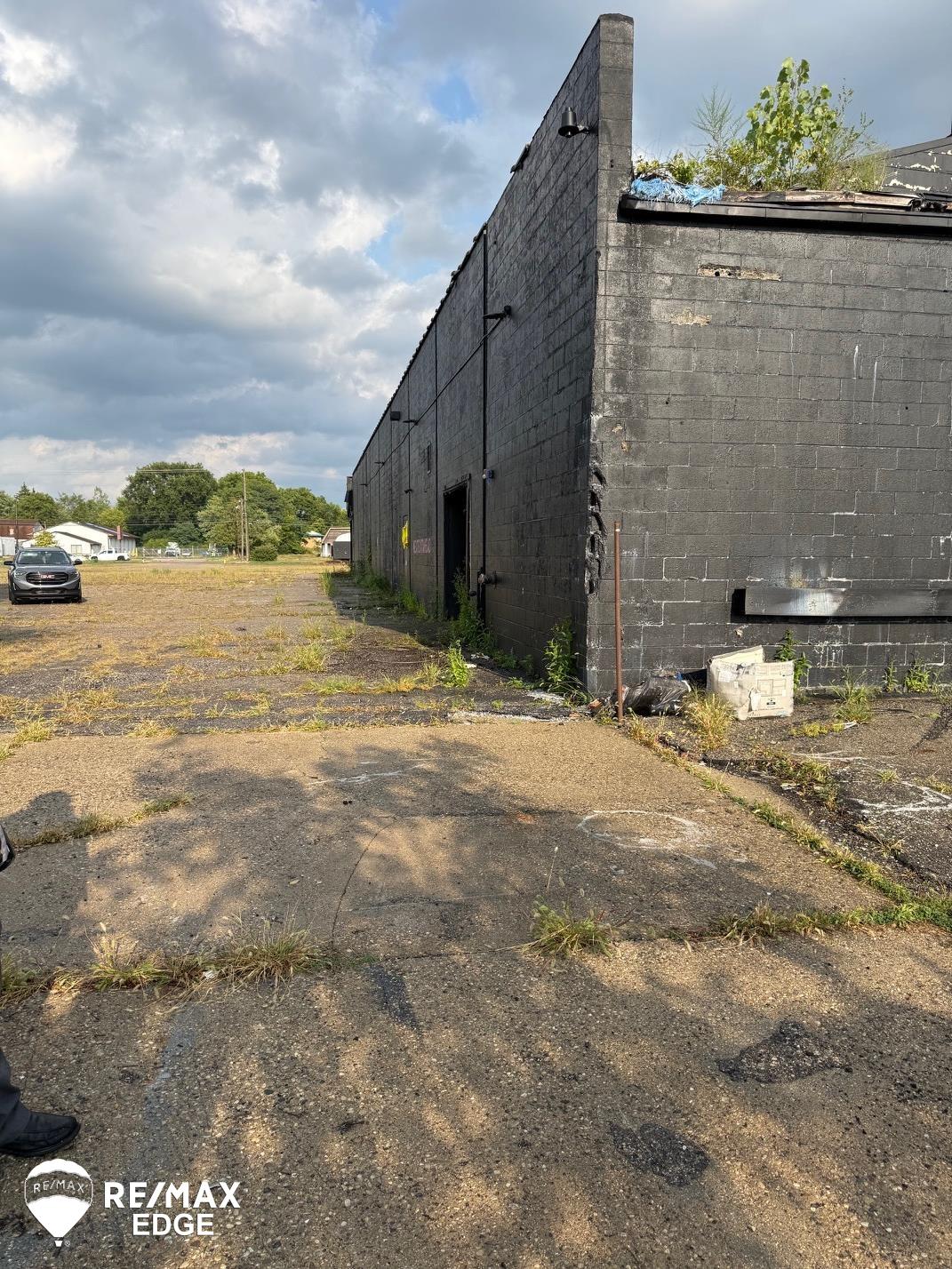 6069 N Saginaw Street