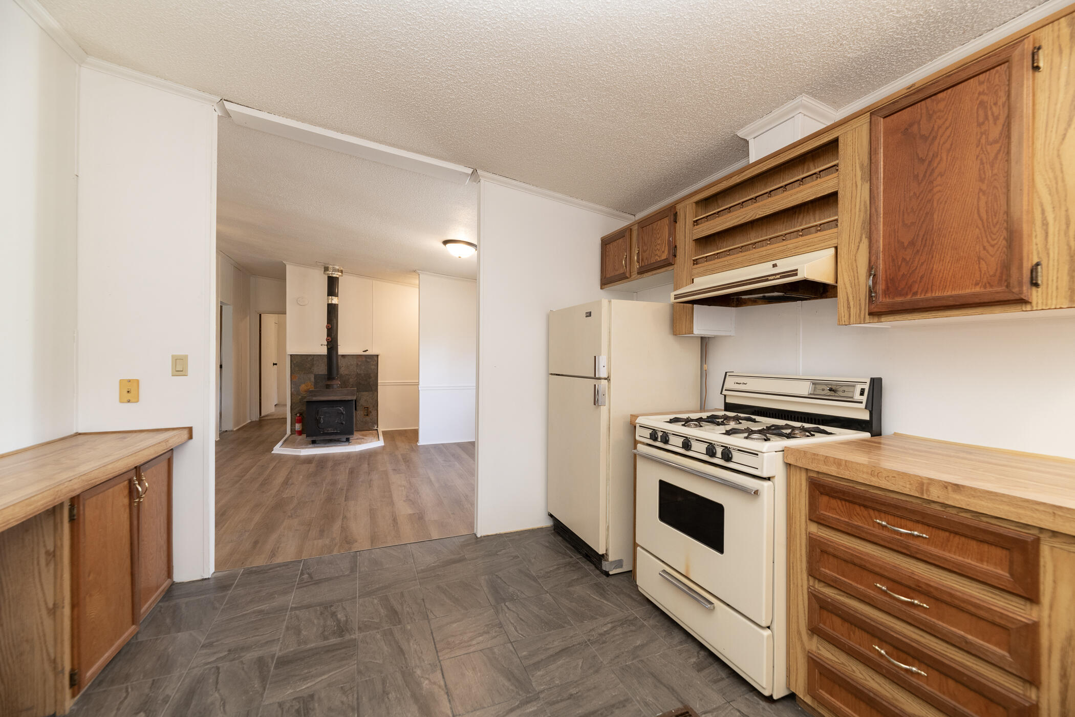 13064 Riverside Drive