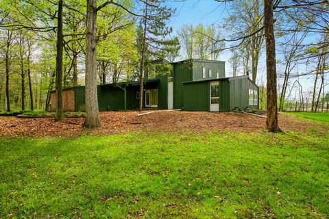 68051 STOECKER Lane Richmond City Macomb MI 48062