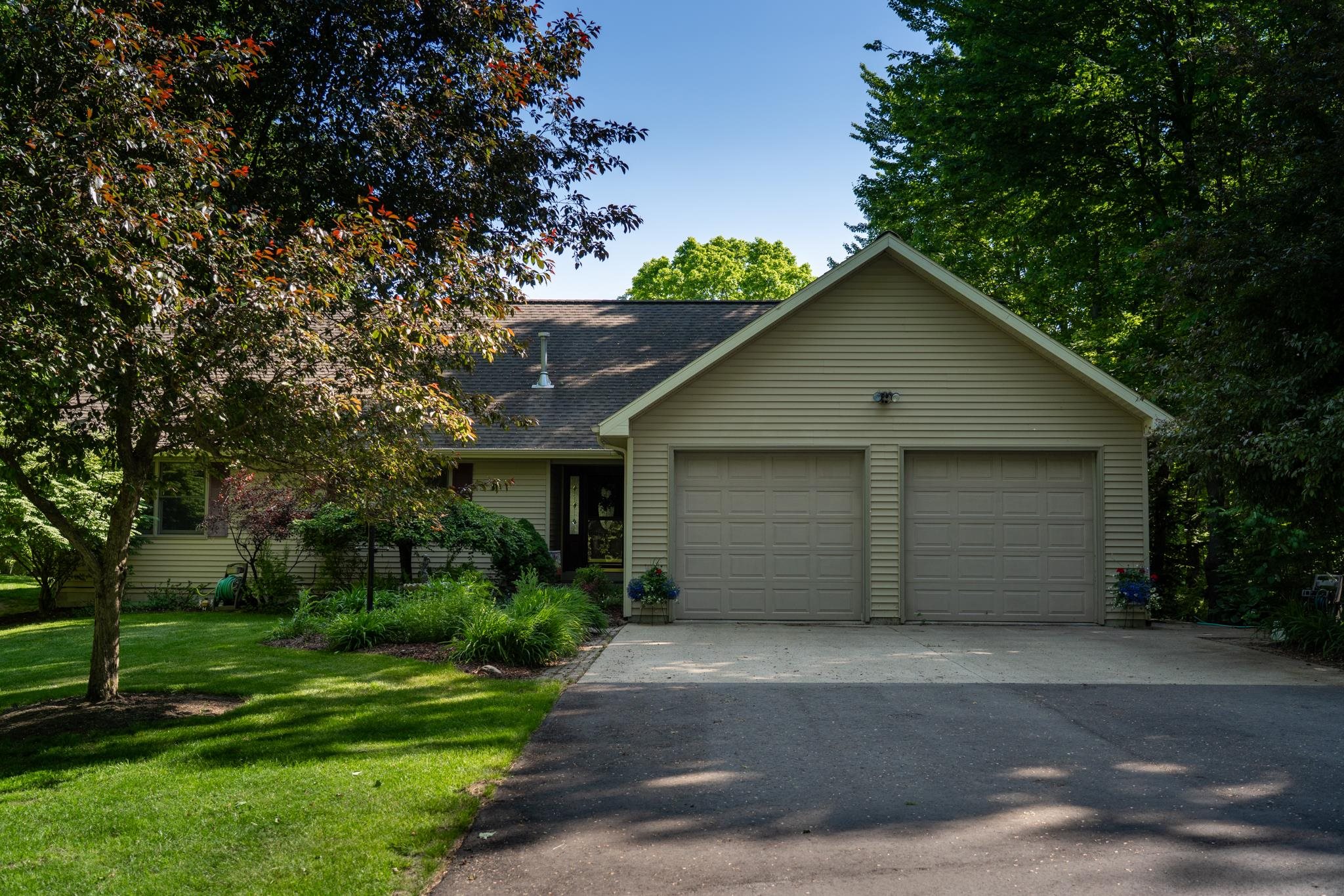 1083 El Camino Grande